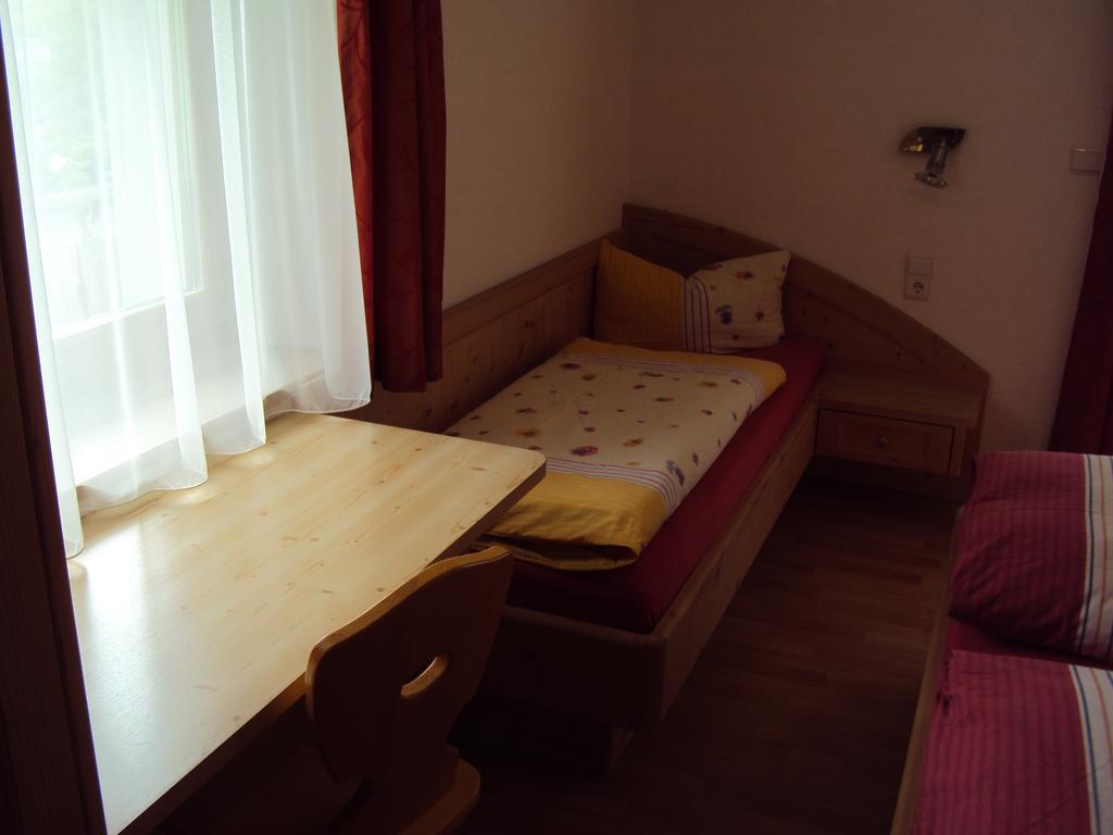 Hotel Haus Fliri Graun im Vinschgau Zimmer foto