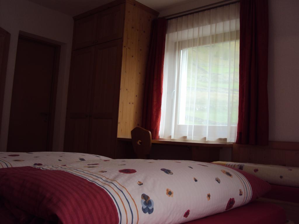 Hotel Haus Fliri Graun im Vinschgau Zimmer foto