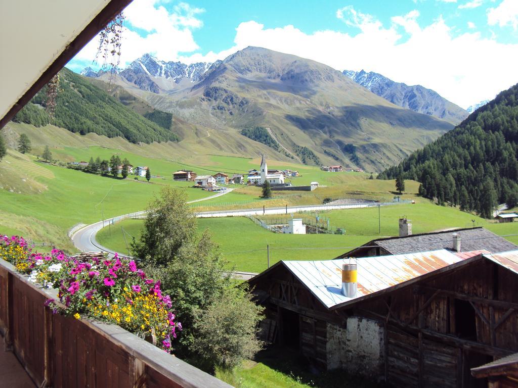 Hotel Haus Fliri Graun im Vinschgau Exterior foto