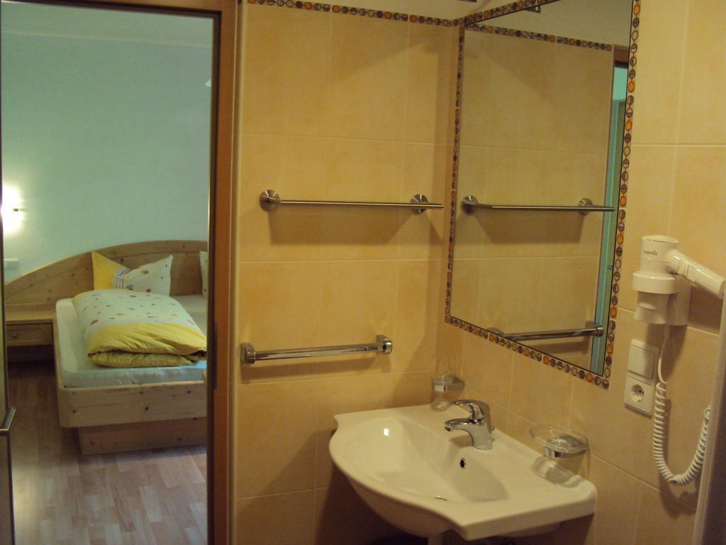 Hotel Haus Fliri Graun im Vinschgau Zimmer foto