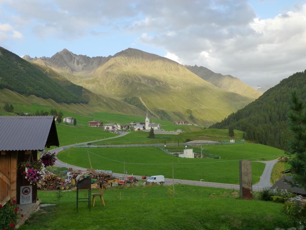 Hotel Haus Fliri Graun im Vinschgau Exterior foto