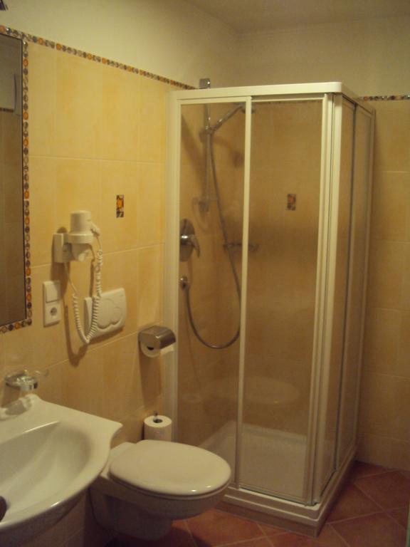 Hotel Haus Fliri Graun im Vinschgau Zimmer foto