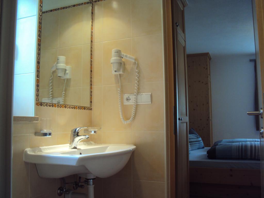 Hotel Haus Fliri Graun im Vinschgau Zimmer foto