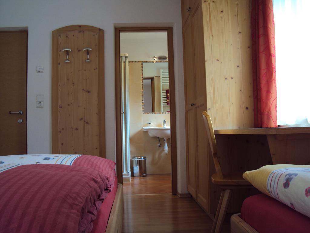 Hotel Haus Fliri Graun im Vinschgau Zimmer foto